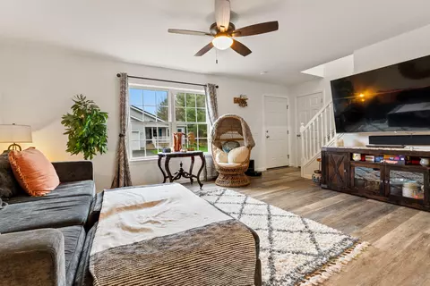 7 Mallard Dr, Auburn, ME 04210
