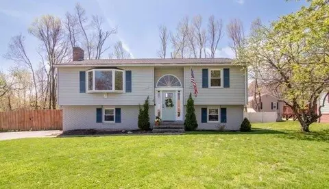 4 Fieldcrest Dr, Saco, ME 04072
