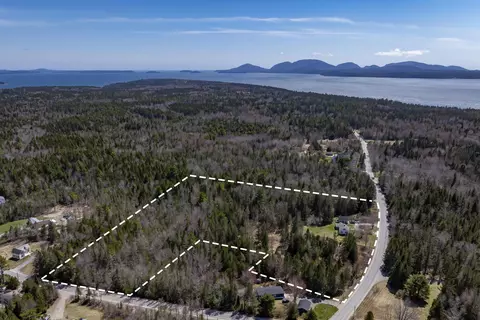 430 Point Rd, Hancock, ME 04640