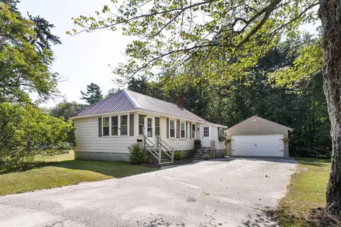 18 Park St, Mechanic Falls, ME 04256
