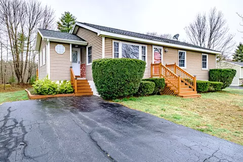 9 Folsom Dr, Biddeford, ME 04005