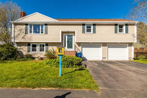 17 Wingate Dr, Portland, ME 04102