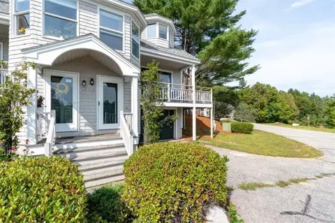 135 Vernon St #3A, Bethel, ME 04217