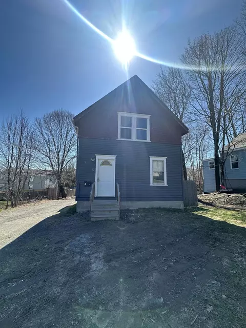 12 Boynton St, Bangor, ME 04401