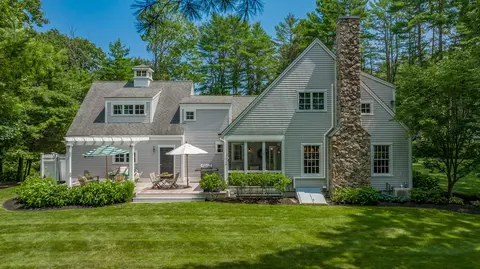 2 Titcomb Ln, Kennebunk, ME 04043