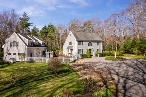248 Pine Hill Rd, Cape Neddick, ME 03902