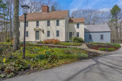 25 Harbour Hill Rd, York, ME 03909