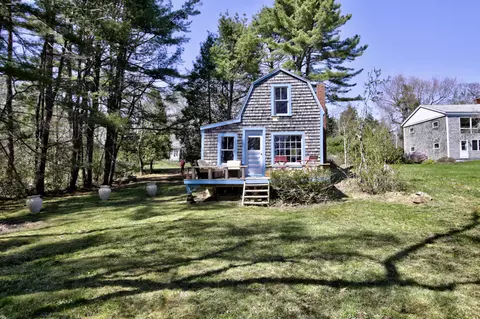 16 Holbrook St, Harpswell, ME 04079