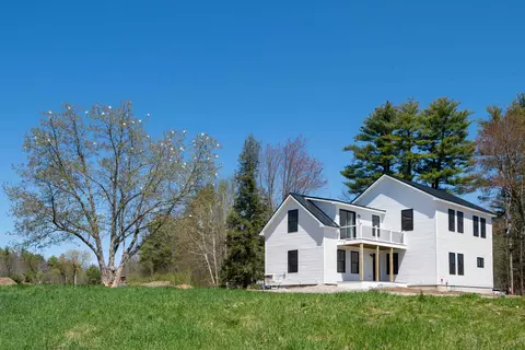 36 Middle Jam Rd, Gorham, ME 04038