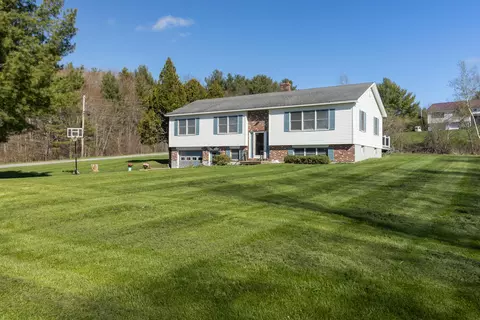17 Hillside Blvd, Brewer, ME 04412