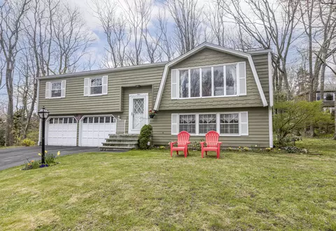 3 Pilot Point Rd, Cape Elizabeth, ME 04107