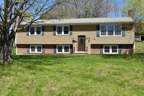 90 Highland Heights Rd, Winthrop, ME 04364