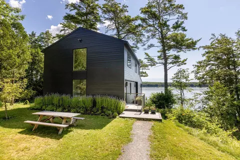 6 Vin Mar Ln, Freeport, ME 04032
