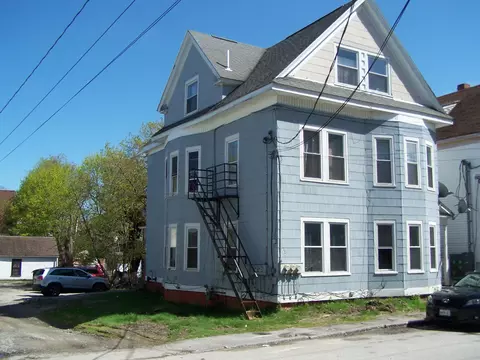 173 Oak St, Lewiston, ME 04240