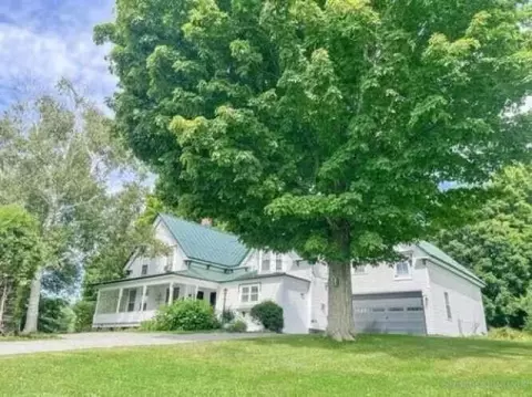 21 Green St, Houlton, ME 04730