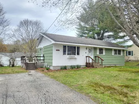 110 Eastmont Sq, Farmington, ME 04938