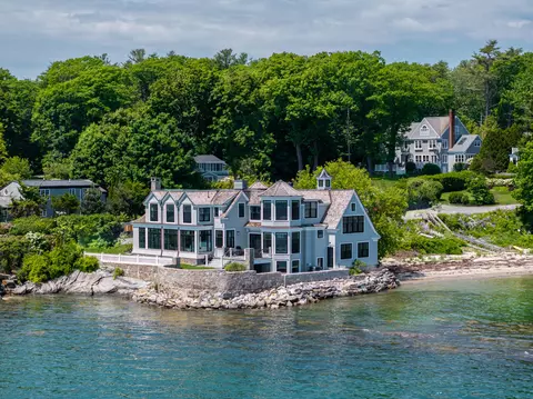 96 Waites Landing Rd, Falmouth, ME 04105