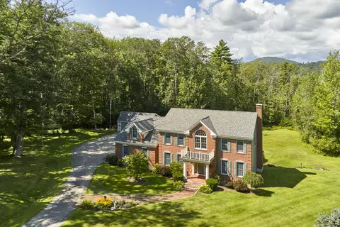 17 Ledgewood Dr, Rockport, ME 04856