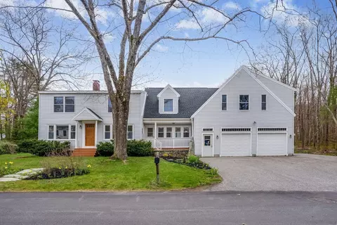 8 Raymond Rd, Falmouth, ME 04105