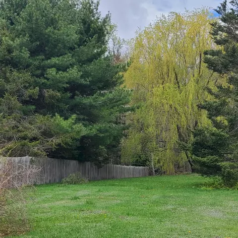 17 Applewood Dr, Wilton, ME 04294