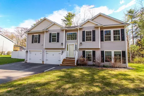 29 Sunrise Ln, Hampden, ME 04444