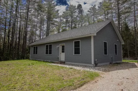 43 Spruce St, Sabattus, ME 04280