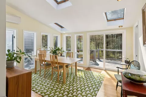 96 Falmouth Rd, Falmouth, ME 04105