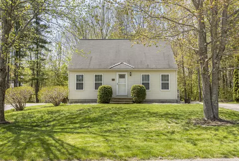 11 Wintergreen Dr, Gorham, ME 04038