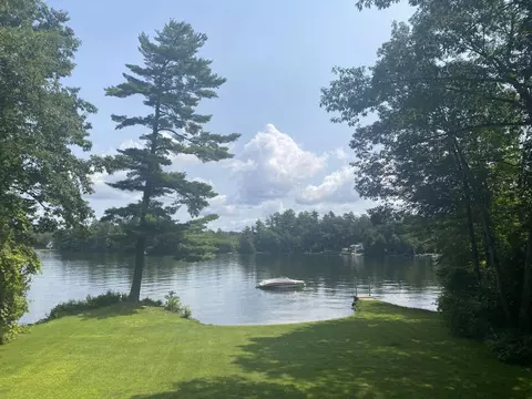 125 Williamson Rd, Manchester, ME 04351