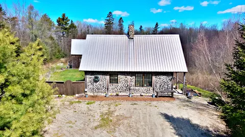 11 Meadow Ln, Blue Hill, ME 04614