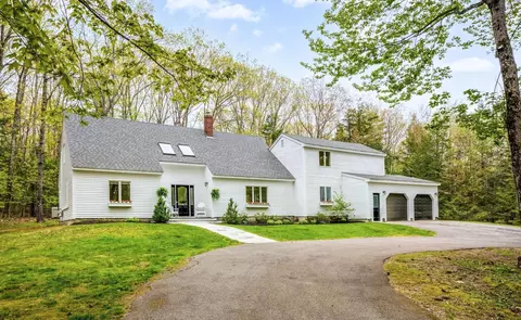 2 Acorn Ln, Cumberland, ME 04021