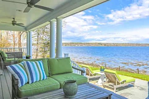 17 Glenview Ln, Belfast, ME 04915