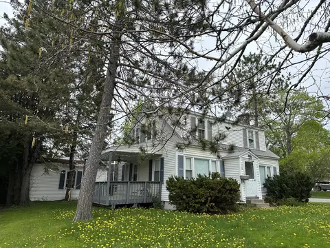 74 Pleasant St, Houlton, ME 04730