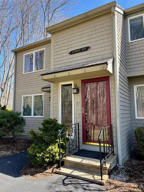 35 Portview Ln #4, Kennebunk, ME 04043