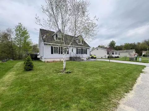 18 Darcy Dr, Lewiston, ME 04240