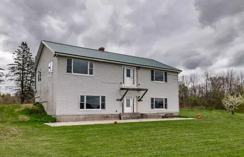 598 Pond Rd, Wales, ME 04280