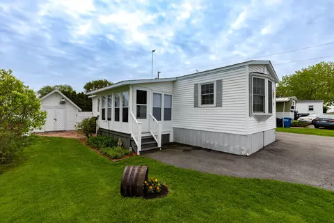 94 Blackberry Pl, Kittery, ME 03904