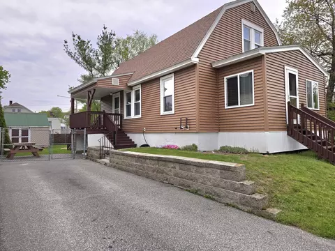 17 Perley St, Lewiston, ME 04240