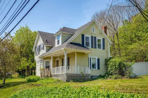 1119 Commercial St, Rockport, ME 04856
