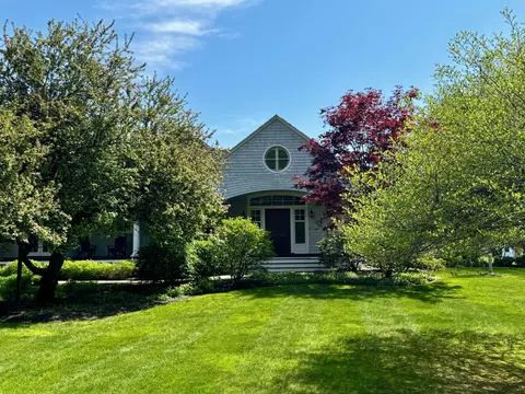 40 Waites Landing Rd, Falmouth, ME 04105