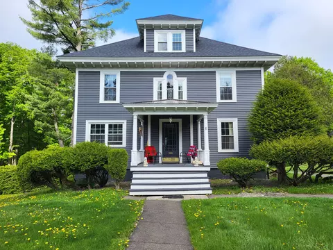 6 Charles St, Houlton, ME 04730