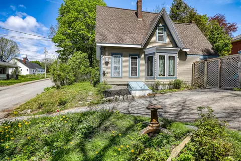 9 Federal St, Bucksport, ME 04416