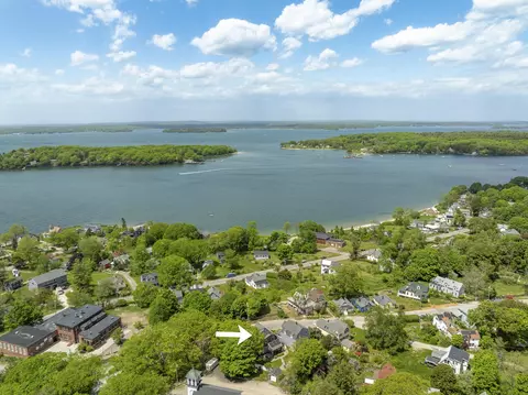 19 Pleasant Ave, Peaks Island, ME 04108