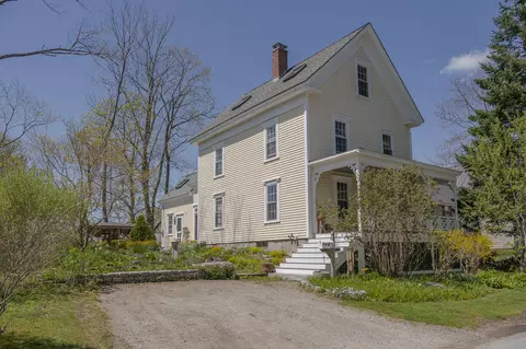 22 Carriage House Ln, Bath, ME 04530
