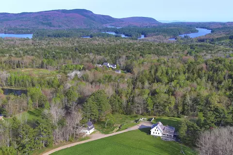 18 Salamander Rd, Lincolnville, ME 04849