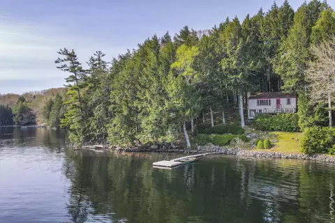 27 N Carle Farm Rd, Camden, ME 04843