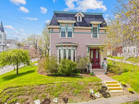 21 Knox St, Thomaston, ME 04861