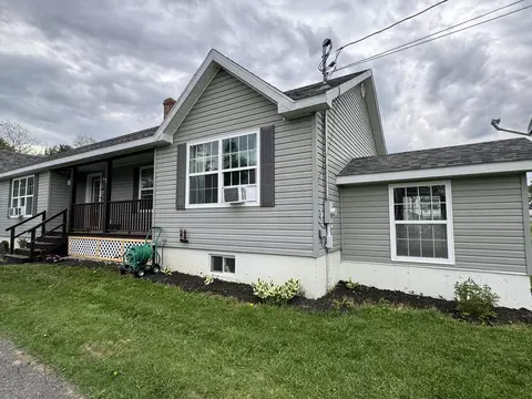 30 Green St, Houlton, ME 04730