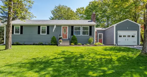 5 Mcauley Rd, Cape Elizabeth, ME 04107
