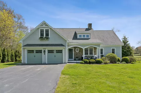 17 Fairway Dr, Kennebunk, ME 04043